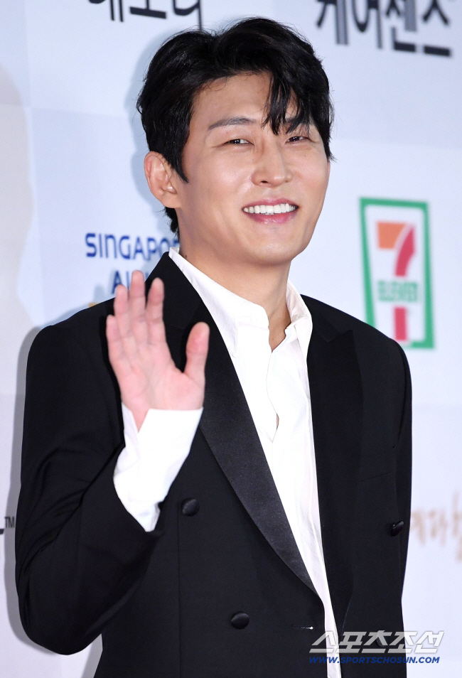 "‘타짜2’ 찍다 반신마비 와"..18년 무명 고준, 처음 밝힌 고통의 …