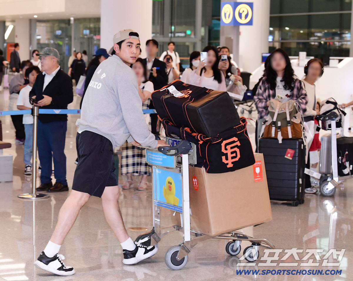 'LEE는 옆으로 빠져!' MLB 최악 중견수 이정후, SF도 대안 찾는…