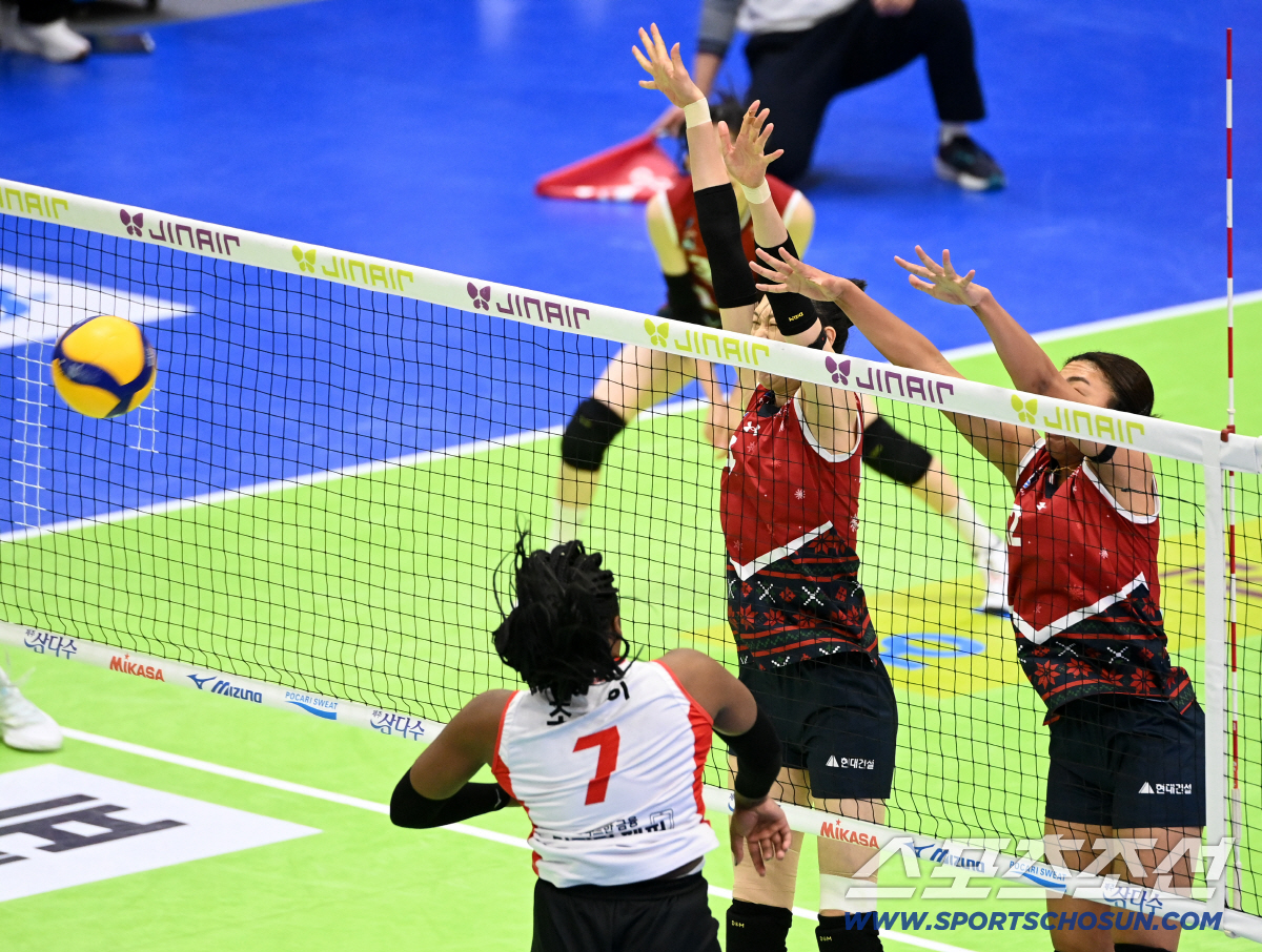 [포토] 조이 막는 양효진의 블로킹