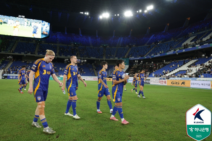 2025년 마지막도 못 웃었다...'엄원상 만회골' 울산, '오세훈 쐐기…