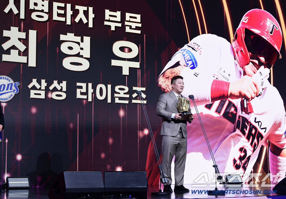 "왜 또 올라왔어요 선배" KIA 최형우는 진짜 끝, 이범호 감독 마지막…