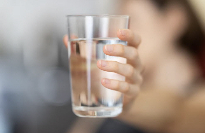 [SC건강칼럼] 겨울철 수분 부족 빈번…혈압·신장 건강에 '위험'