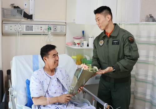 교통사고 환자 구한 이지홍 대위…응급조치 후 軍헬기이송