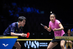 탁구 '황금 콤비' 임종훈-신유빈, WTT 왕중왕전 첫 경기 승리