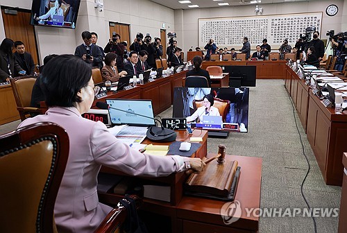 싸움터 '단골' 법사위…"내란 공동범 상임위 퇴출"·"편파 특검"