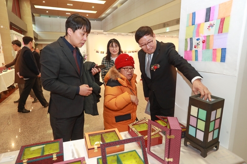 [게시판] 서울역쪽방상담소, 동자동 주민작가 전시 '온기' 개최