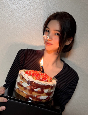 안유정, ♥유병재에 받은 화려한 생일선물 자랑?..공개열애 벌써 1년차