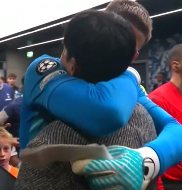 "놀라운 10년, 언제나 토트넘 사람으로 남겠다" 고별식서 울컥한 손흥민…