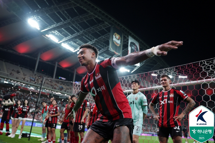 "한국에 돈 벌러 왔나?" 우린 '축구바보' 린가드를 몰라봤다…아름다운 …