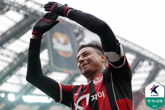 "한국에 돈 벌러 왔나?" 우린 '축구바보' 린가드를 몰라봤다…아름다운 …