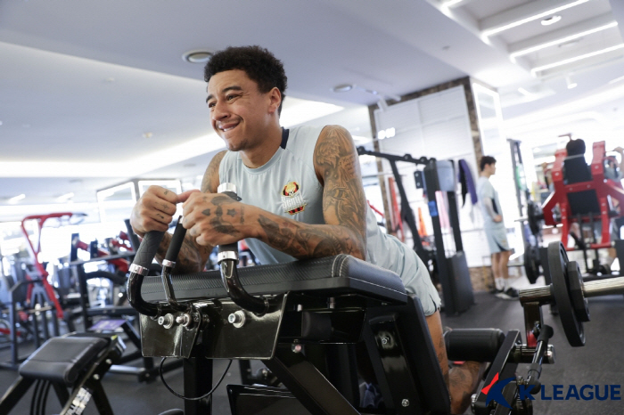 "한국에 돈 벌러 왔나?" 우린 '축구바보' 린가드를 몰라봤다…아름다운 …