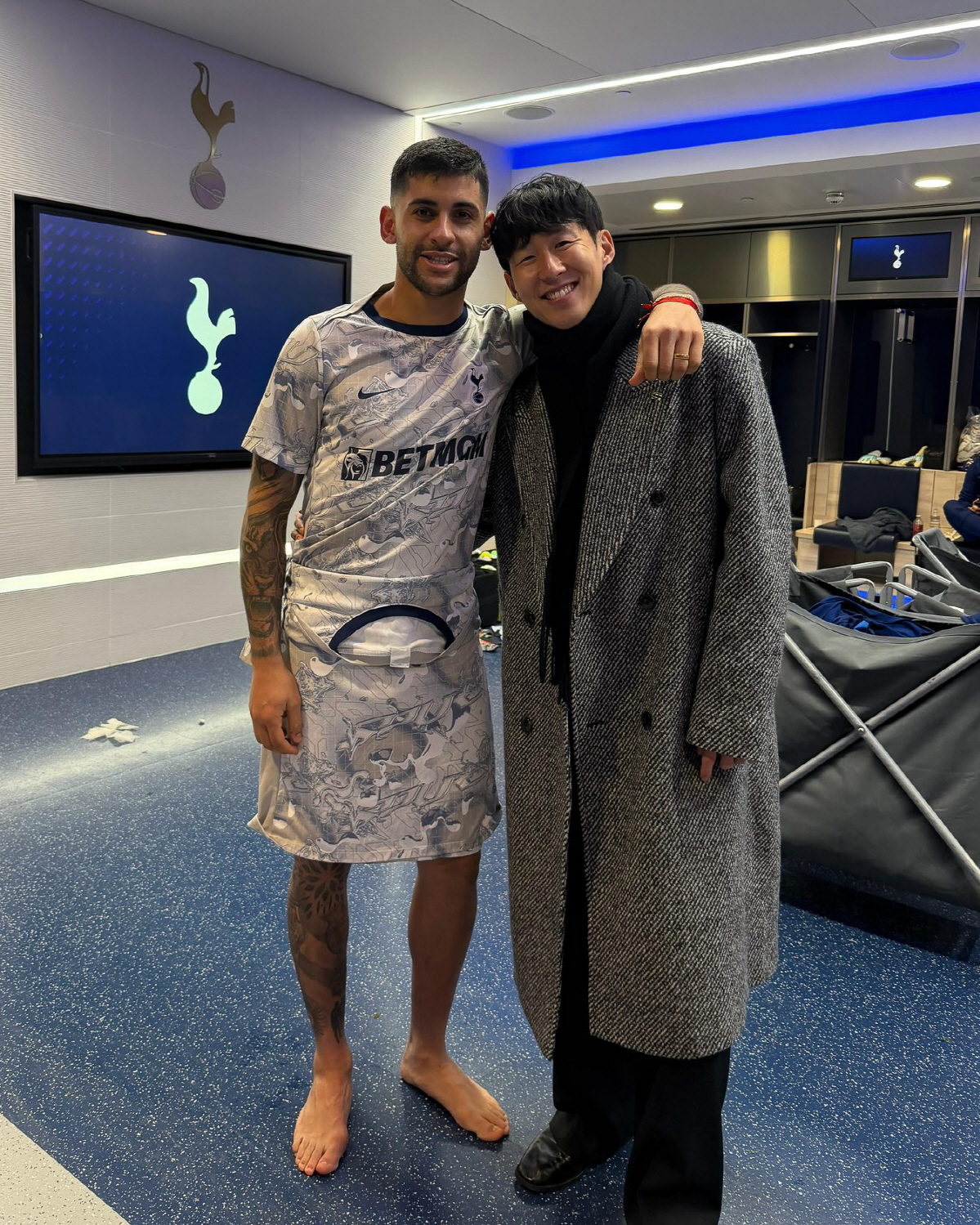 "이 승리를 '전설' 손흥민에게 바칩니다" 토트넘, 'SON 고별식'서 …