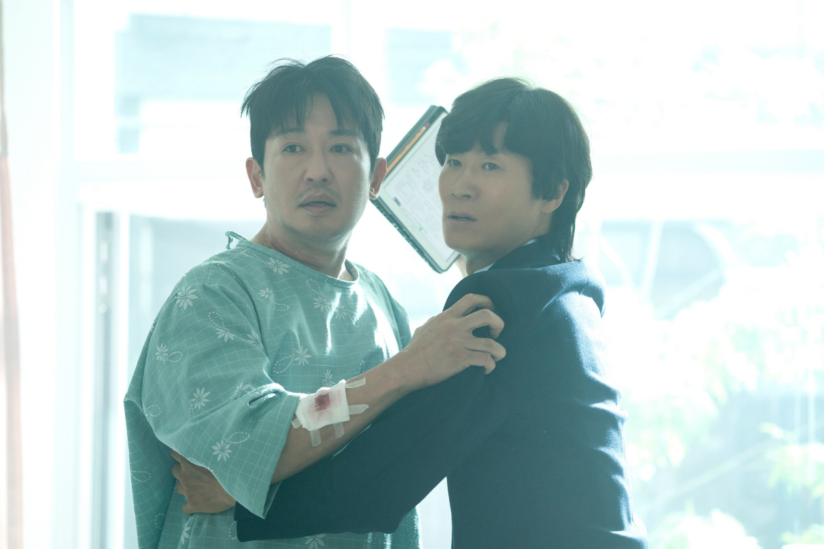 "연말을 웃음으로 물들인다"…허성태X조복래 '정보원', 관객들이 꼽은 호…