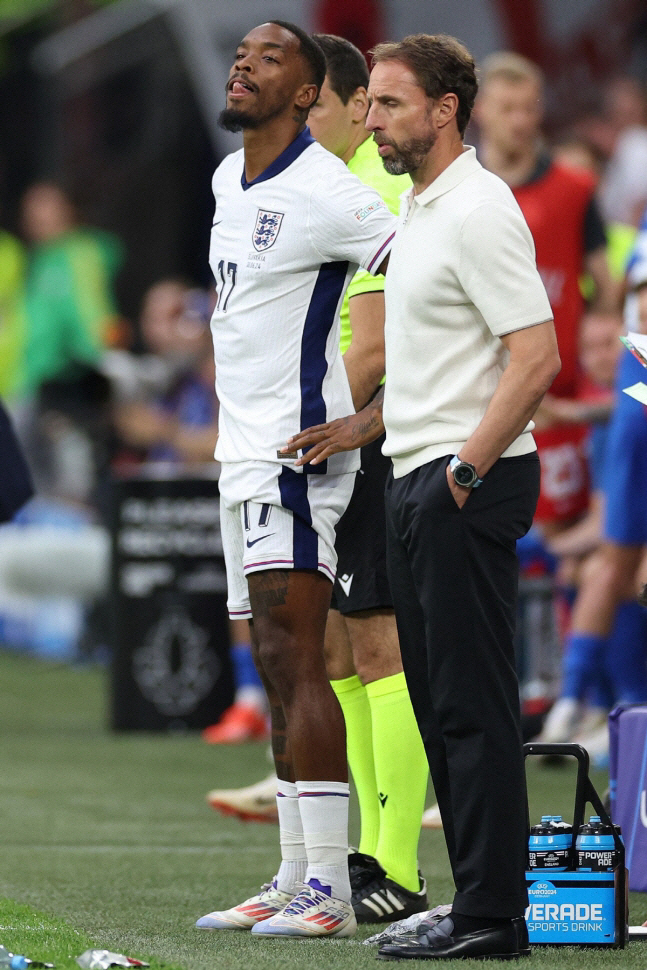 "'박치기' 난동, '충격'에도 괜찮아" 긴급 체포, 보석으로 풀려난 토…