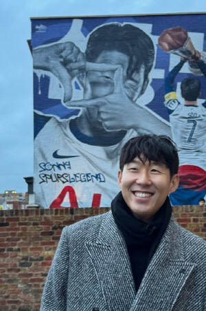 '이런 한국 선수는 없었다' 런던 수놓은 감동 물결, '리빙 레전드' 손흥민의 밤…프랭크 감독도 인정! 