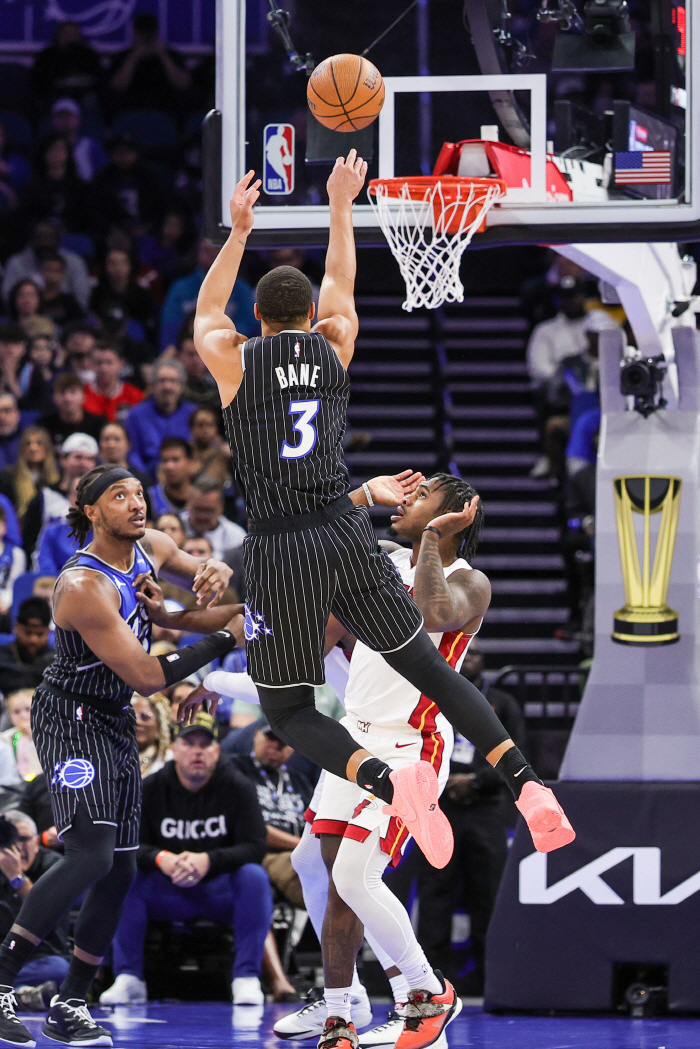 원-투 펀치 시스템 망가진 올랜도. 완전체 마이애미 잡아냈다. 37점 폭발 베인 드디어 밥값했다