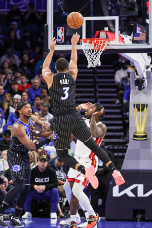 원-투 펀치 시스템 망가진 올랜도. 완전체 마이애미 잡아냈다. 37점 폭발 베인 드디어 밥값했다