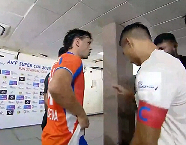 초유의 해프닝, "속옷 갈아입으세요" VS "싫은데요" 경기 직전 레드카…