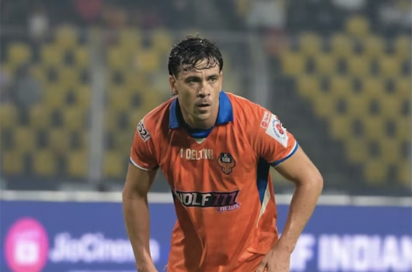 초유의 해프닝, "속옷 갈아입으세요" VS "싫은데요" 경기 직전 레드카…