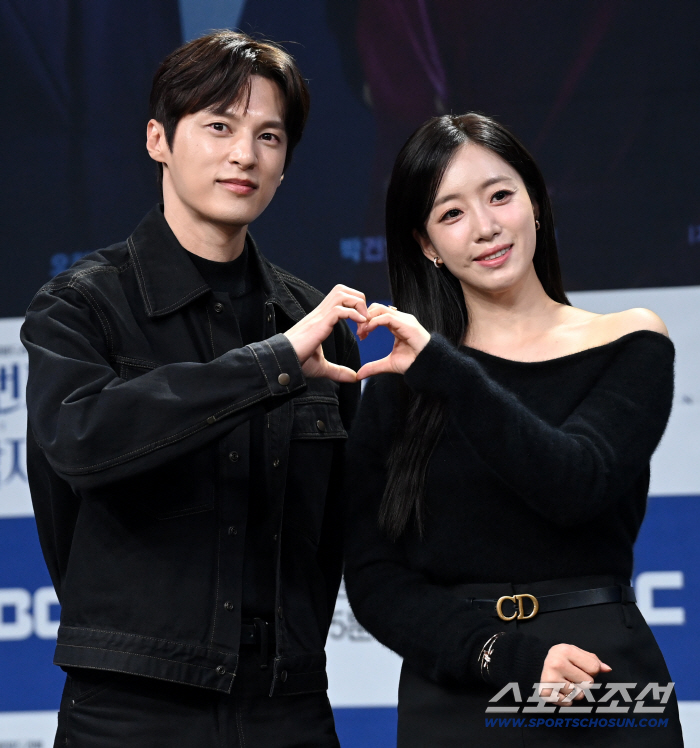 [SC현장]함은정·윤선우, 결혼 후 겹경사…"좋은 기회, 좋은 시너지" 동반 복귀작 '첫 번째 남자'(종합)