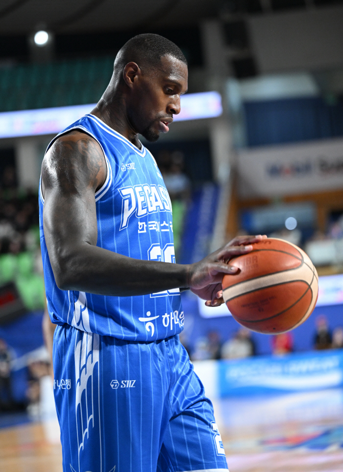 [단독]'결국 라건아 세금분쟁 터졌다!' 라건아, KCC 상대 손배소 파문…KCC "KBL 규정 위반" 발끈, 농구계 논란 확산 불가피