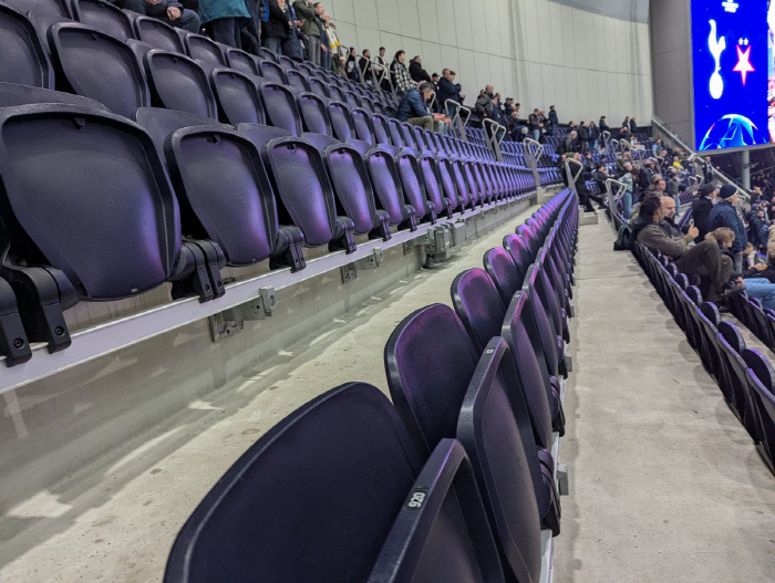 '충격 실화' 토트넘 영원토록 SON 그립다...레전드 주장 손흥민 와도 텅텅 빈 토트넘 훗스퍼 스타디움→관중 대폭락  "내 옆에 아무도 없다"