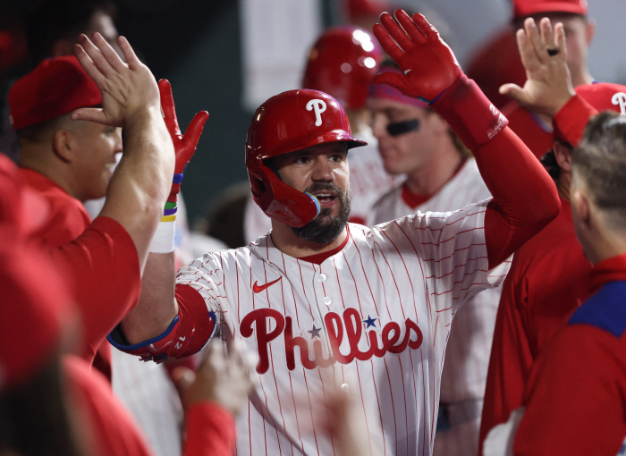 협박인가 협상인가 "오늘 밤까지 2200억을 준비하쇼. 그럼 그를 주겠다" → 인질극 방불케한 FA 협상 스릴러, 속전속결로 끝났다