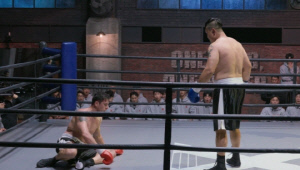 줄리엔강, 핵펀치 맞고 다운..연예계 싸움 랭킹 1위 '위기'