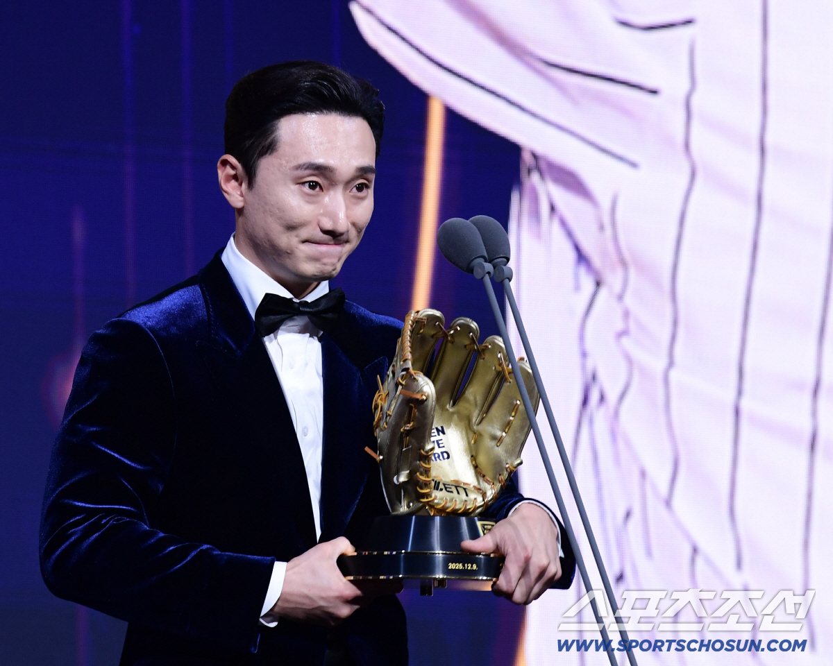 '축구는 김민재, 야구는 신민재' 신민재 GG 수상 소식을 전세계 축구팬…