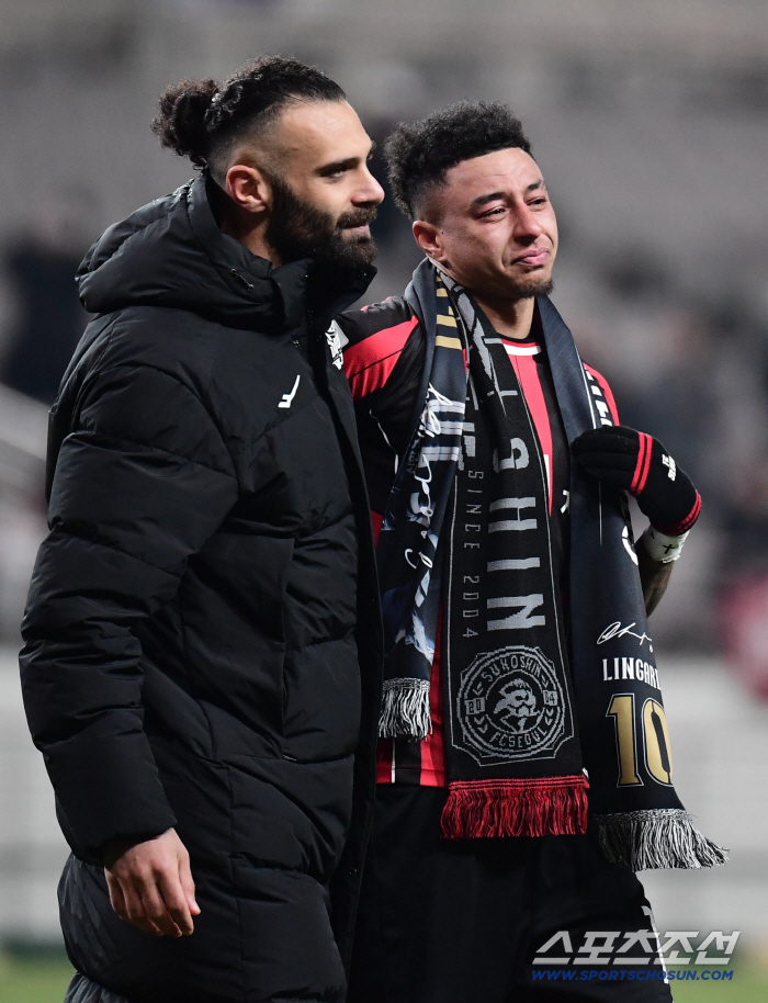 [현장에서]'울보' 린가드, 고별전서 결국 참지 못하고 '눈물 뚝뚝'…한국말로 "감사합니다. 사랑해!"