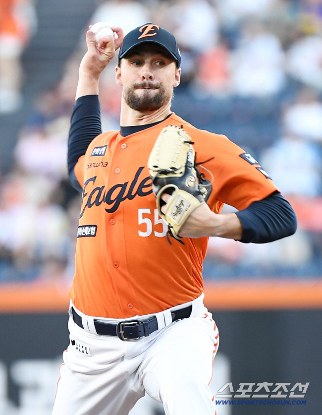 한화 '단돈 1억' 초저점 매수였다…"한국에서 반등, 이런 투수 ML 기…