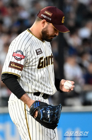 충격의 12연패, 비극의 가을야구 탈락...롯데 돈도 못썼다, 외인 원투펀치에 '몰빵'해야 산다