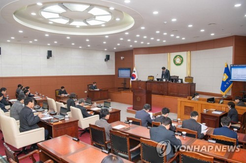 민주당 강원 고성지역위, 금품 주고받은 군의원 3명 제명 촉구