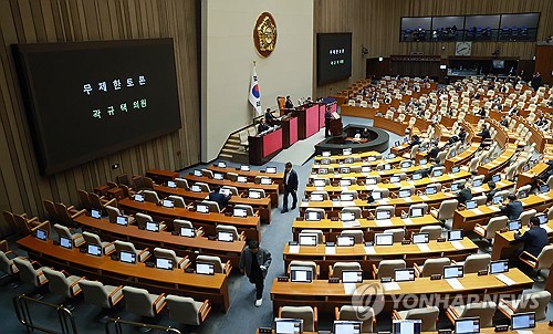 달아오르는 연말 입법 전쟁…여야, 3박 4일 필버 대결 돌입(종합)