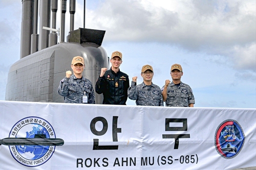 해군 3천t 잠수함에 캐나다 승조원 태우고 훈련…수출지원 목적