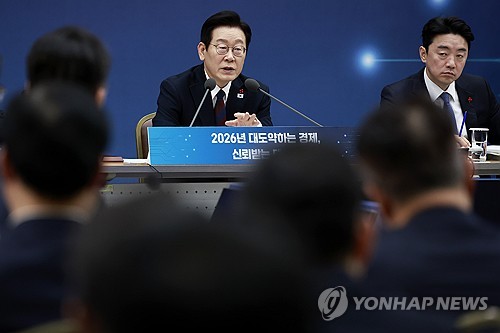 李대통령 "회사 망하길 바라는 노동자 있겠나…기업과 양립가능"