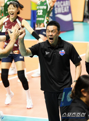 '목이 터져라' 실수하면 어때, 투지가 중요하지...여오현 대행의 열정적인 리더십