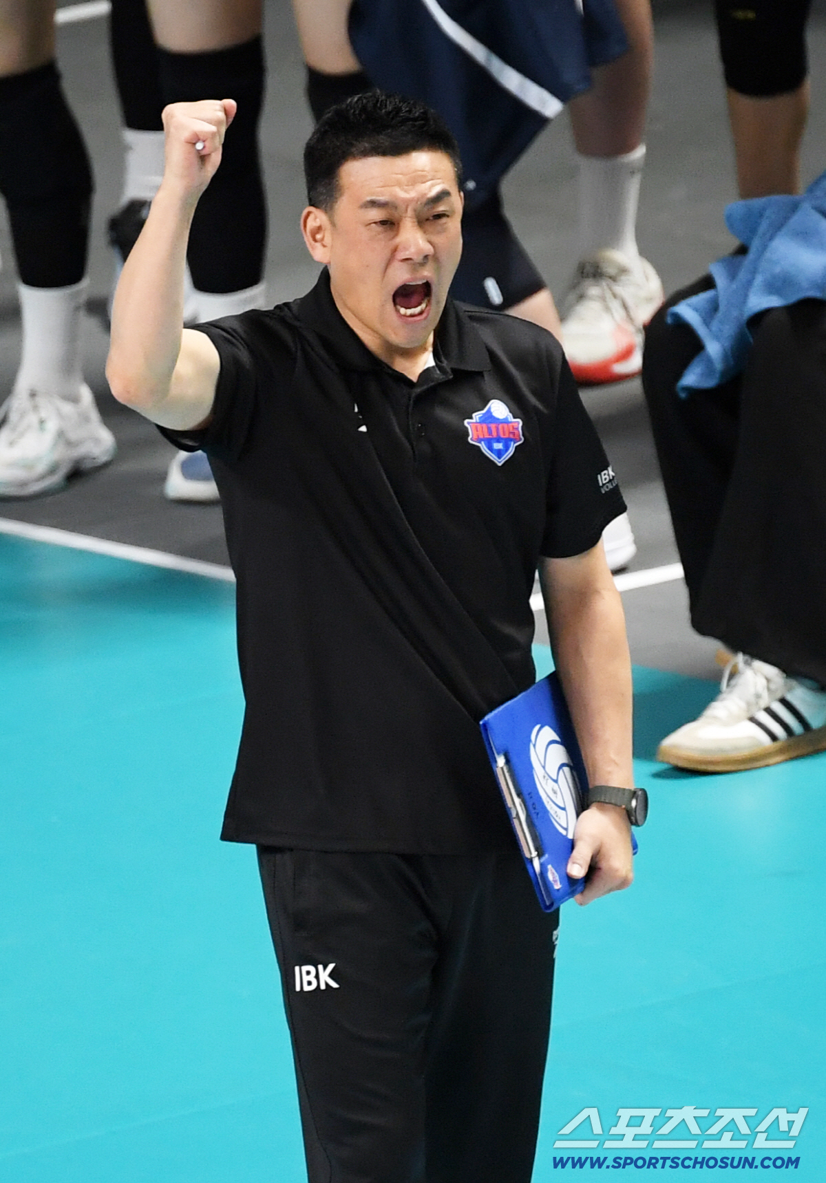 '목이 터져라' 실수하면 어때, 투지가 중요하지...여오현 대행의 열정적…