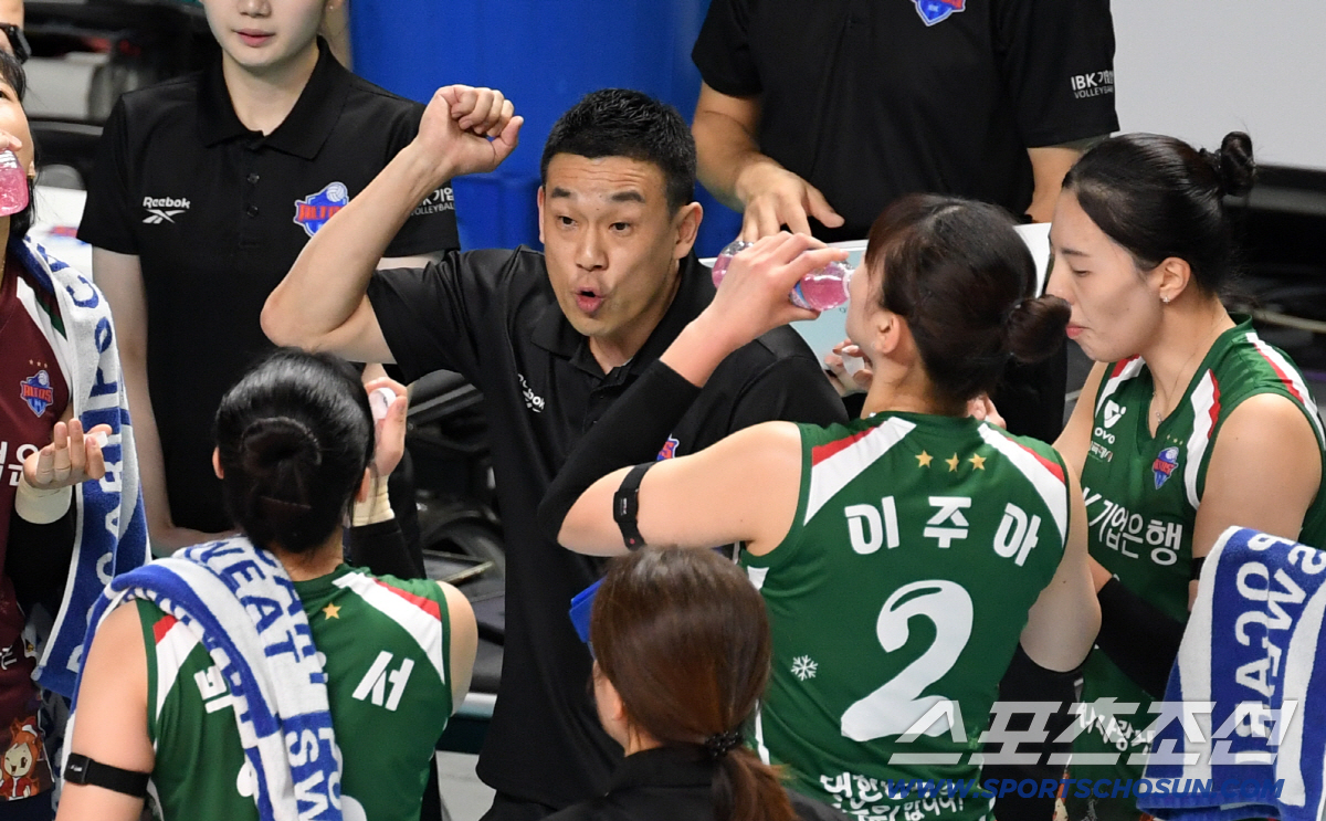 '목이 터져라' 실수하면 어때, 투지가 중요하지...여오현 대행의 열정적…