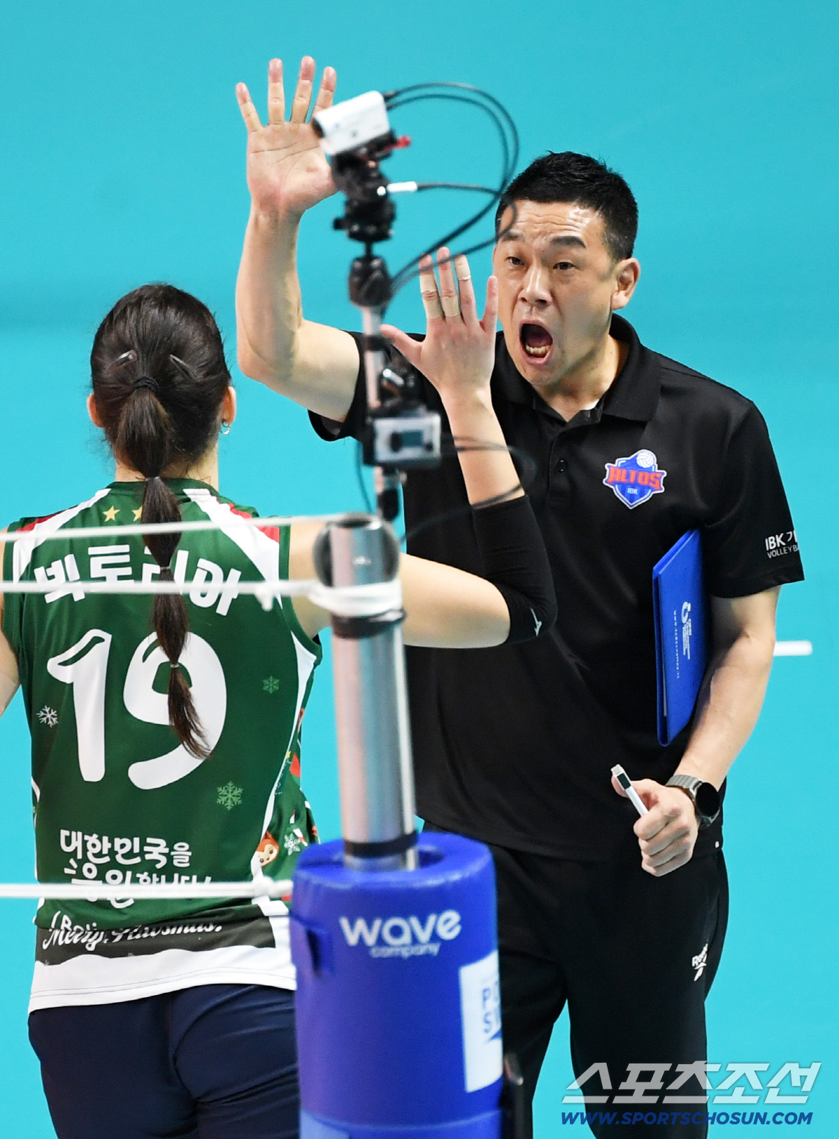 '목이 터져라' 실수하면 어때, 투지가 중요하지...여오현 대행의 열정적…