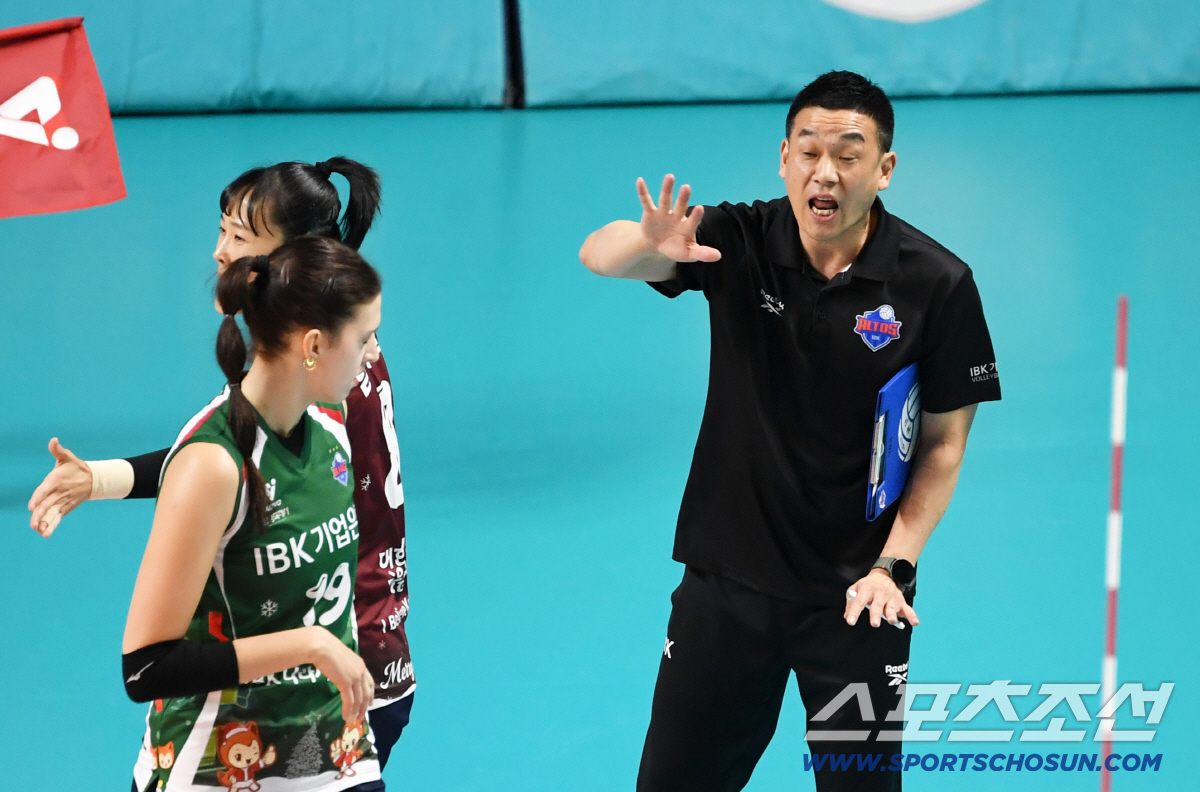 '목이 터져라' 실수하면 어때, 투지가 중요하지...여오현 대행의 열정적…