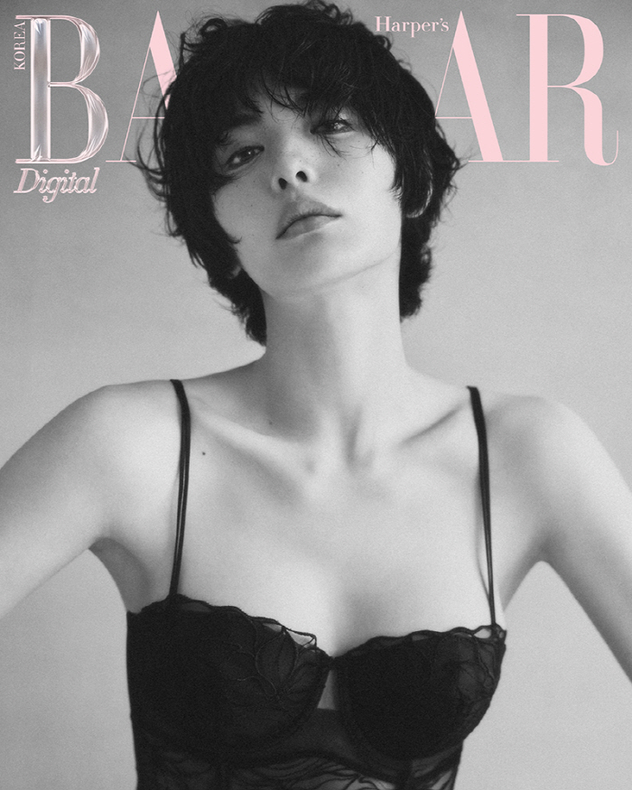 '강도 맨손으로 때려잡은' 나나, 파격 언더웨어 화보…'이 가녀린 몸매 …
