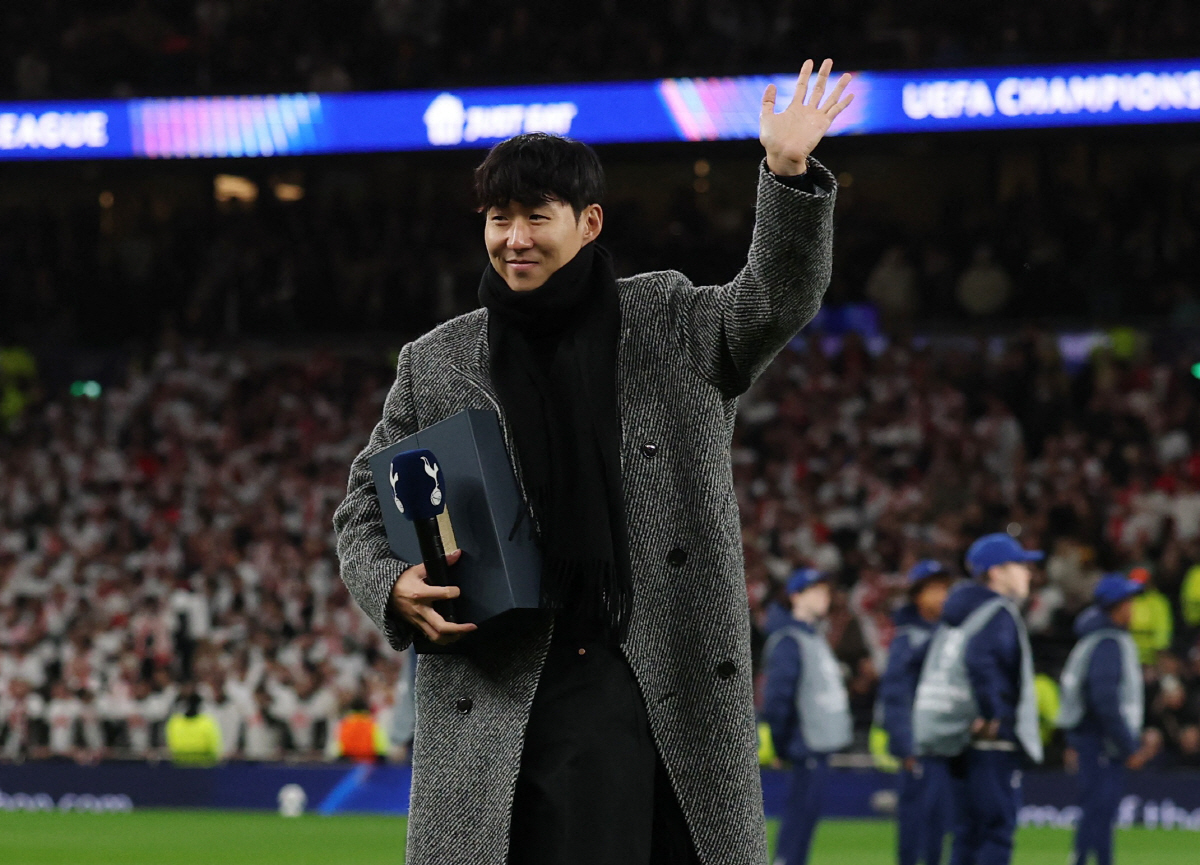 英 단독 보도, "손흥민과 진짜 작별" 토트넘 작정하고 움직인다..."맨…