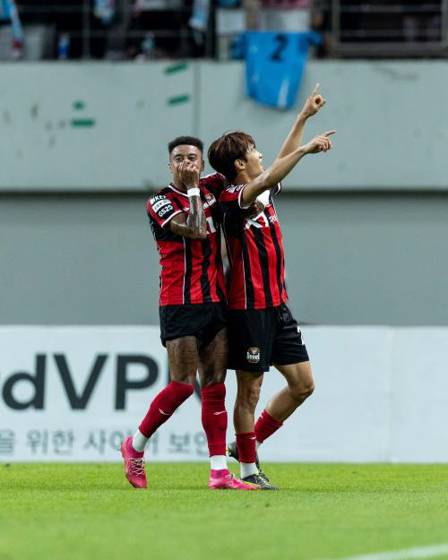 [인터뷰]"린가드 삼촌 가지마요" 韓 떠나는 린가드도 울고 '절친' 김진…