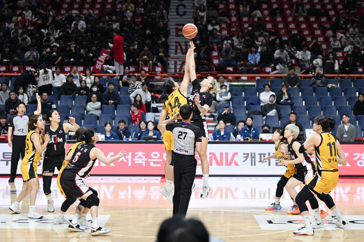 WKBL 새 규정 도입, 시즌 한 달…'亞, 3쿼터 동시 투입'+'퐁당퐁…