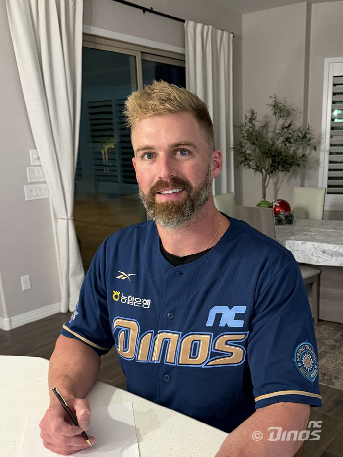 [공식발표] 'KBO 역대 최초 엎었다' 40만 달러 삭감해 재계약, 에…