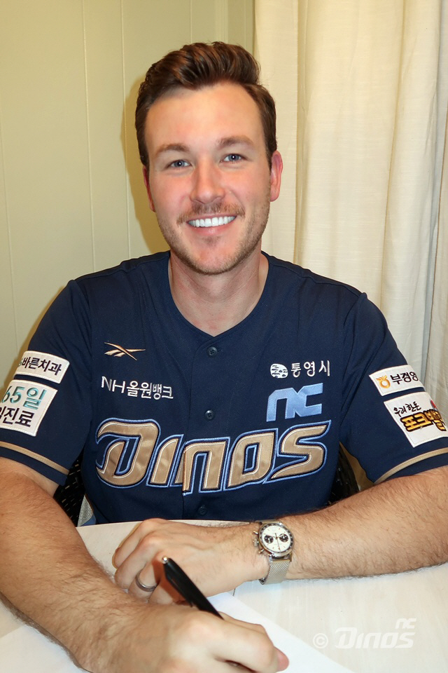 [공식발표] 'KBO 역대 최초 엎었다' 40만 달러 삭감해 재계약, 에…