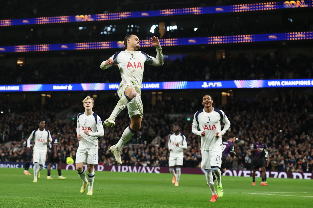 축구는 못해도 손흥민이랑 똑 닮았다, 7번 SON 후계자 합격...'유망…