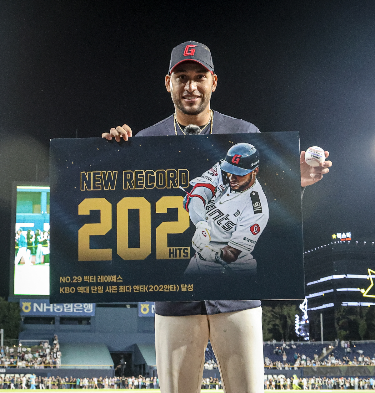 강속구는 기본! 롯데, 새 얼굴 '157km' 로드리게스+'158km' …