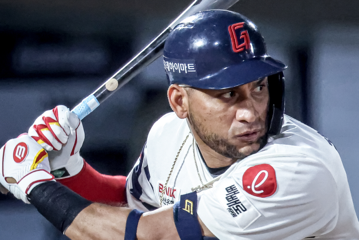 강속구는 기본! 롯데, 새 얼굴 '157km' 로드리게스+'158km' …